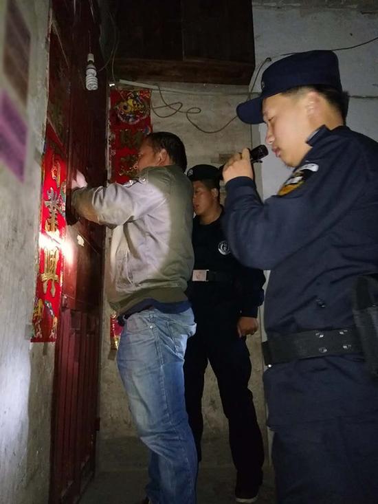 驻马店粗心妈妈误将幼女锁家中 